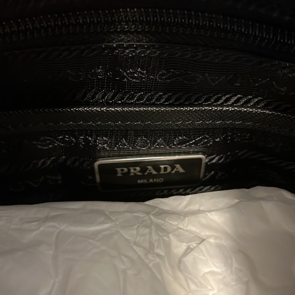 ❌SOLD ❌ PRADA Small Re-Nylon backpack - Picture 4 of 5